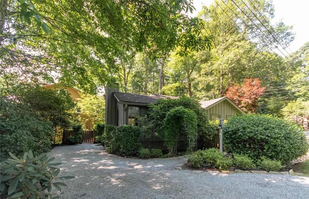286 Mirror Lake Road Highlands, NC 28741