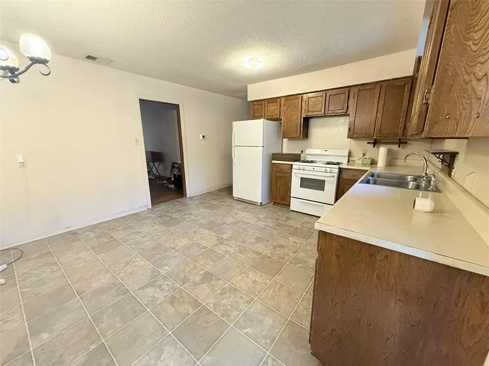 724 S Morgan Street Angleton, TX 77515