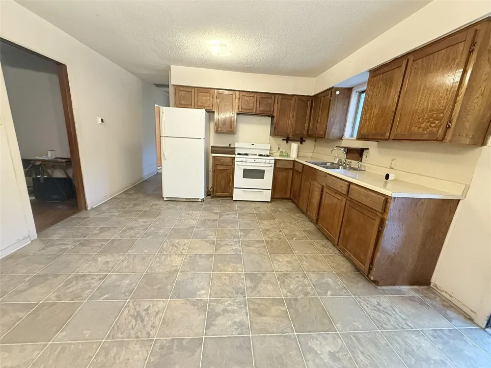 724 S Morgan Street Angleton, TX 77515