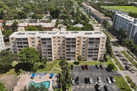 1001 NE 14th Ave #402