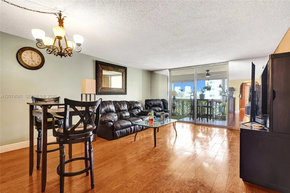 1001 NE 14th Ave #402 Hallandale Beach, FL 33009