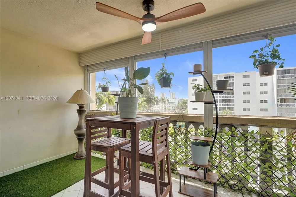 1001 NE 14th Ave #402 Hallandale Beach, FL 33009