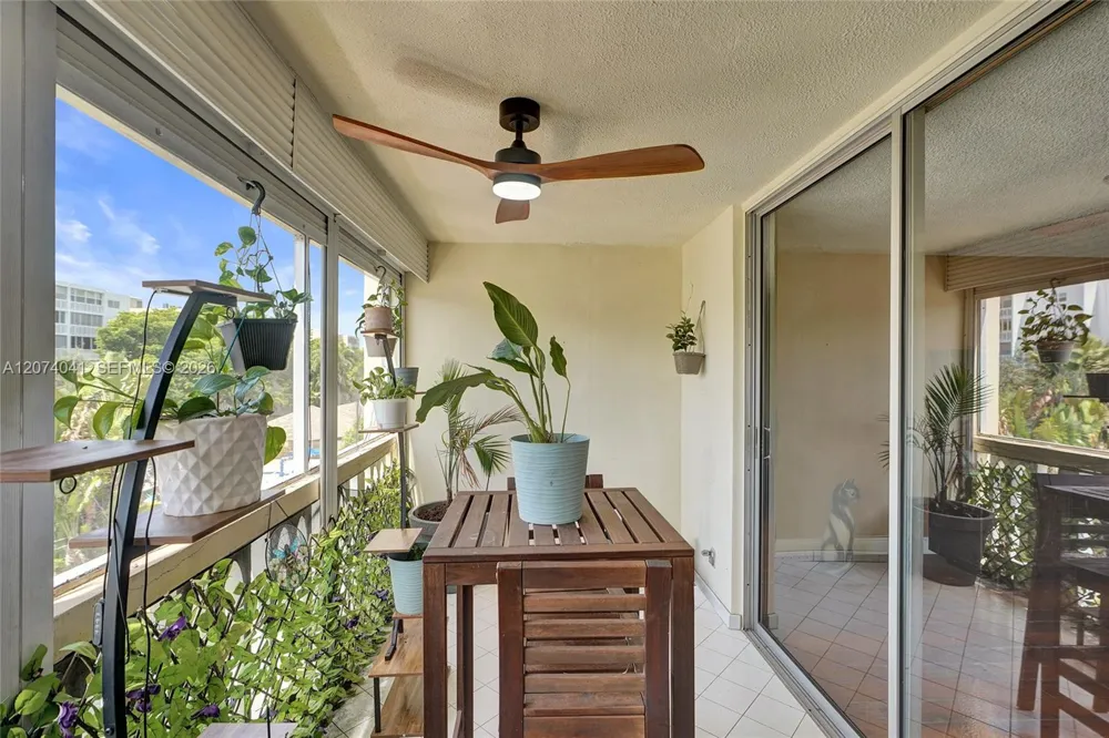 1001 NE 14th Ave #402 Hallandale Beach, FL 33009