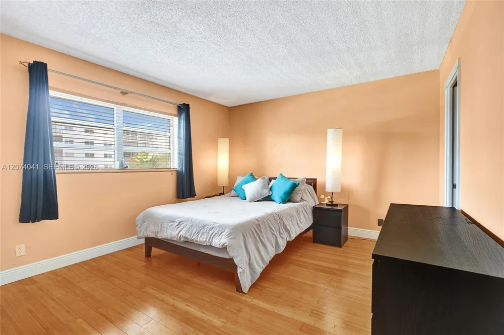 1001 NE 14th Ave #402 Hallandale Beach, FL 33009