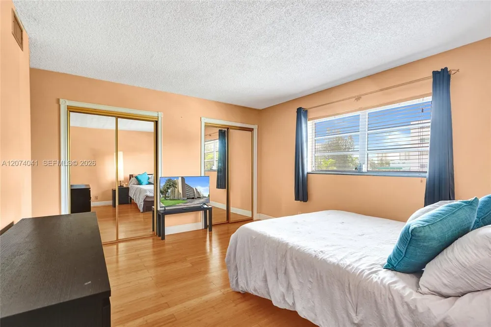 1001 NE 14th Ave #402 Hallandale Beach, FL 33009