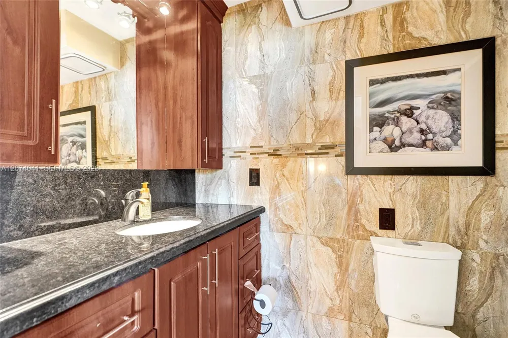 1001 NE 14th Ave #402 Hallandale Beach, FL 33009