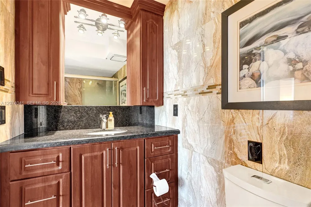 1001 NE 14th Ave #402 Hallandale Beach, FL 33009