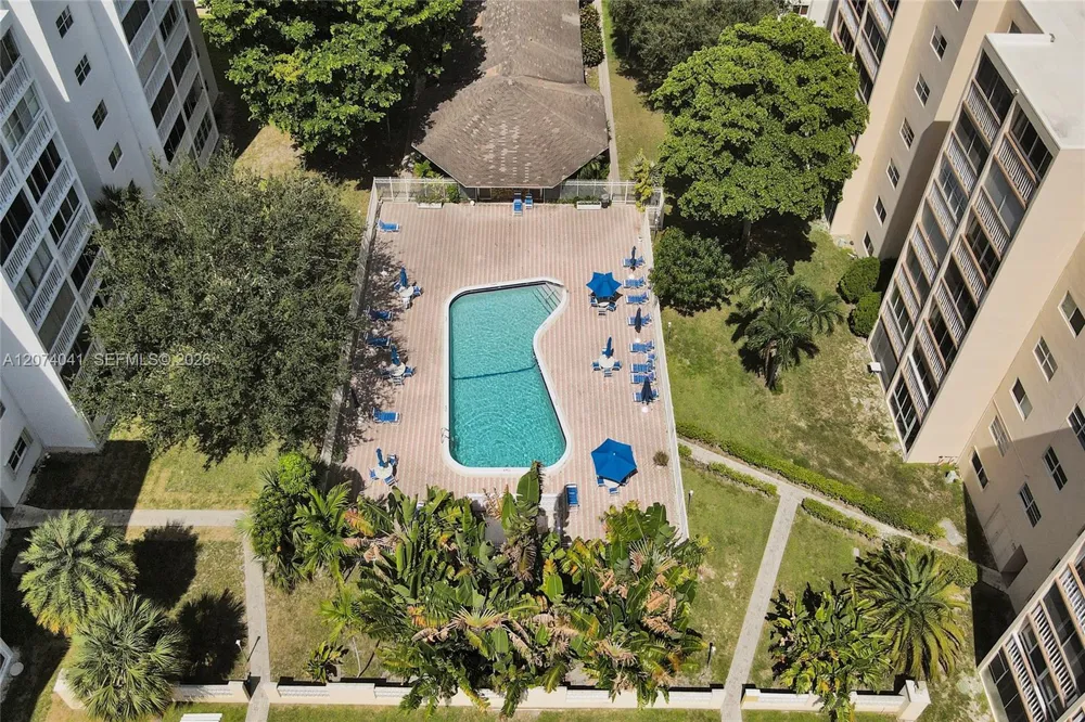 1001 NE 14th Ave #402 Hallandale Beach, FL 33009