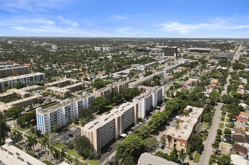 1001 NE 14th Ave #402 Hallandale Beach, FL 33009