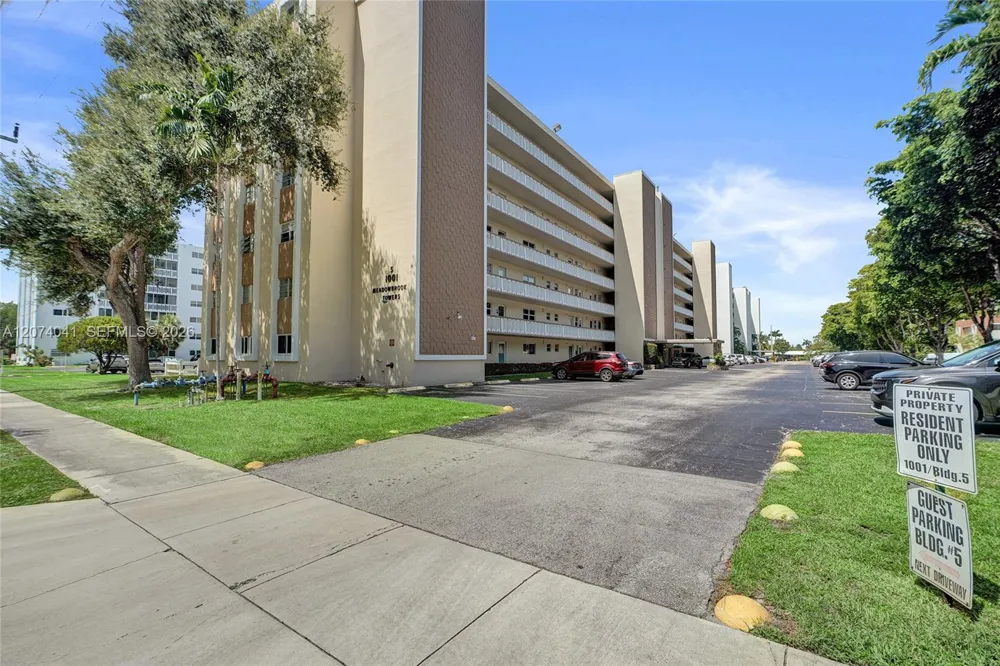 1001 NE 14th Ave #402 Hallandale Beach, FL 33009
