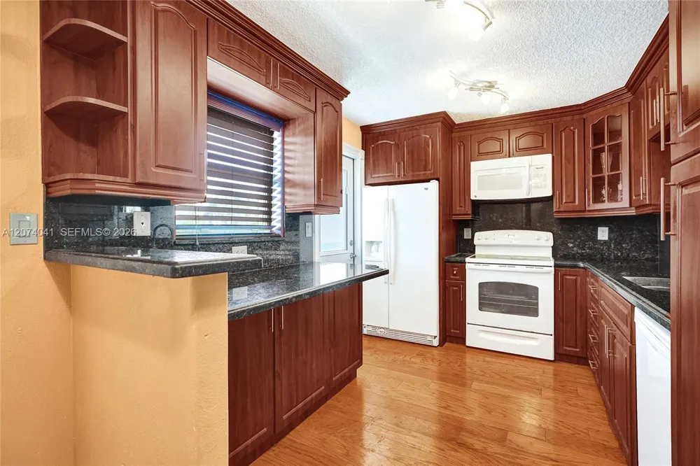1001 NE 14th Ave #402 Hallandale Beach, FL 33009