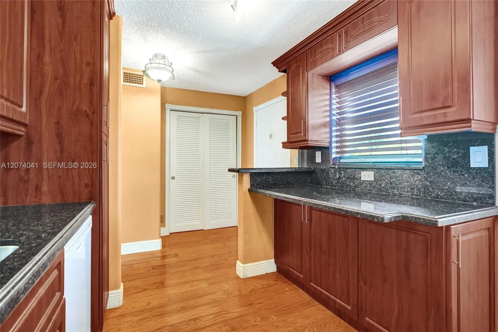 1001 NE 14th Ave #402 Hallandale Beach, FL 33009