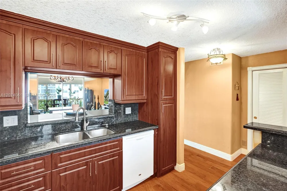 1001 NE 14th Ave #402 Hallandale Beach, FL 33009