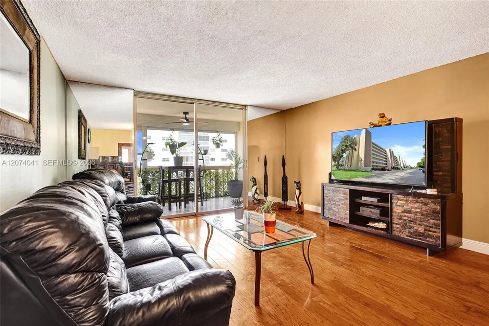 1001 NE 14th Ave #402 Hallandale Beach, FL 33009