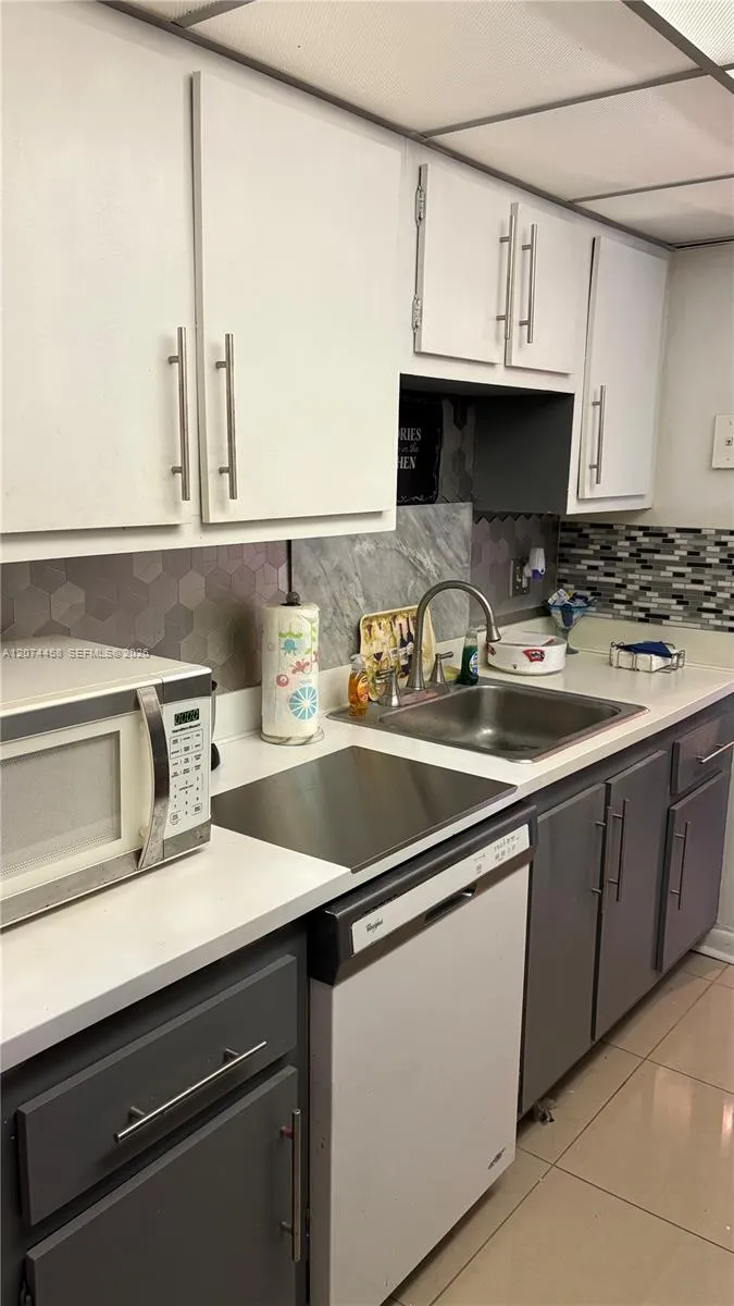 3120 Pine Island Rd #307 Sunrise, FL 33351