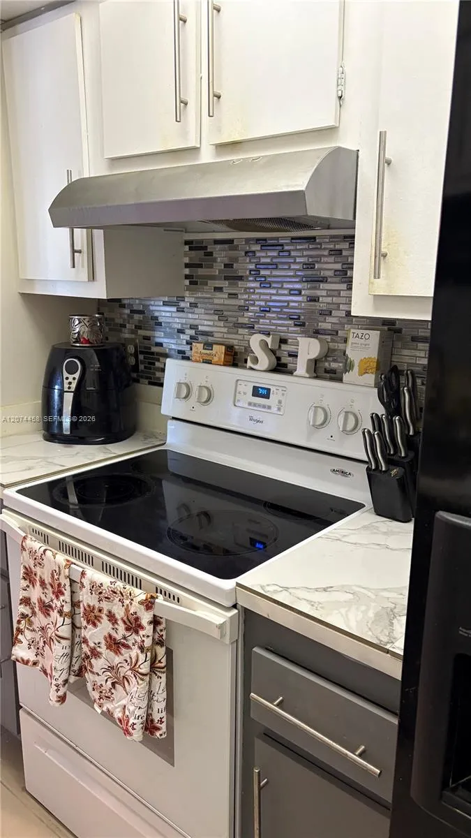 3120 Pine Island Rd #307 Sunrise, FL 33351