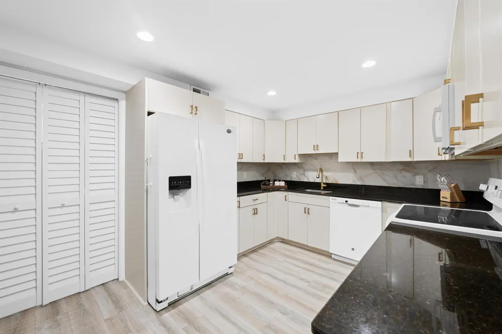 491 RACQUET CLUB ROAD #106 Weston, FL 33326