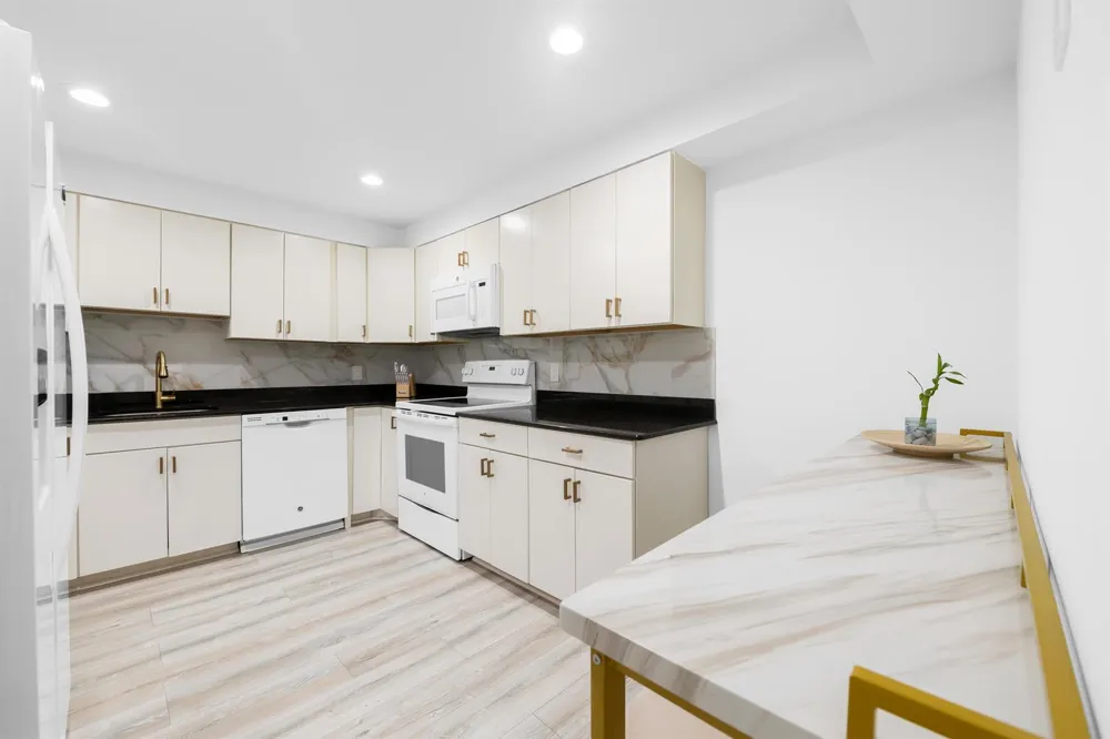 491 RACQUET CLUB ROAD #106 Weston, FL 33326