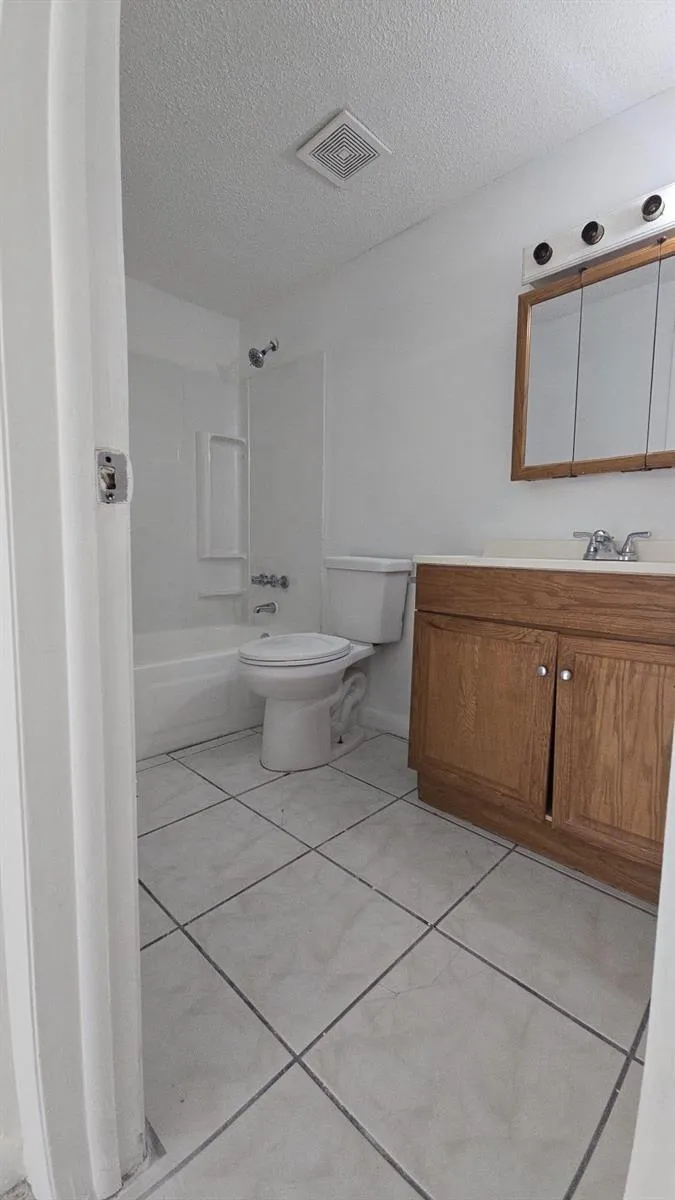 3600 NW 21ST STREET #203 Lauderdale Lakes, FL 33311