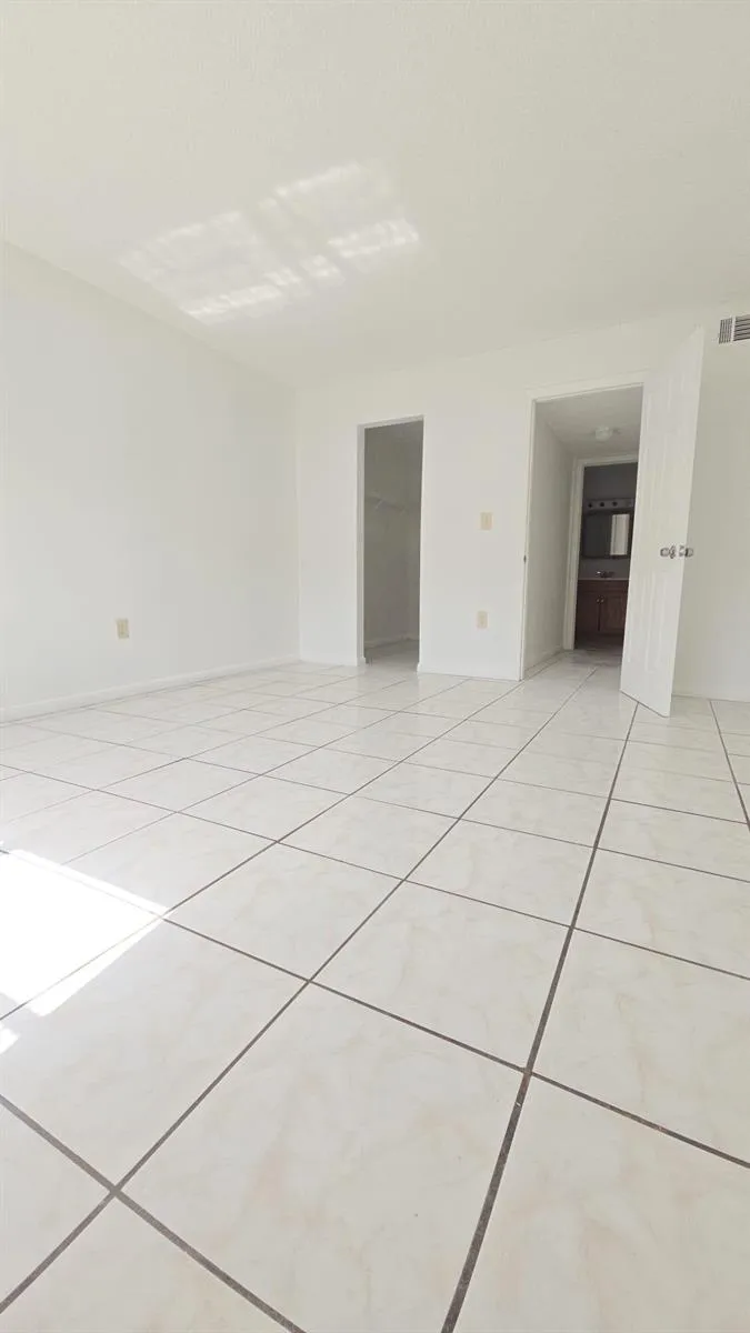 3600 NW 21ST STREET #203 Lauderdale Lakes, FL 33311