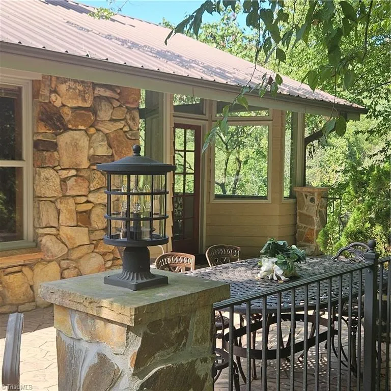 1409 Good Hope Drive Walnut Cove, NC 27052