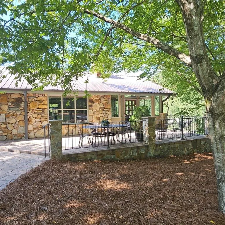 1409 Good Hope Drive Walnut Cove, NC 27052