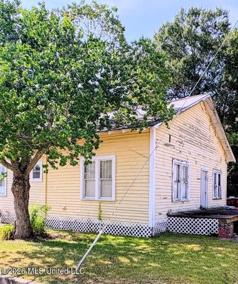 106 S Strahan Street