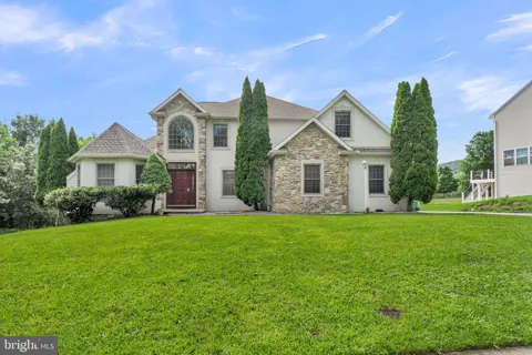 2292 FOREST LANE