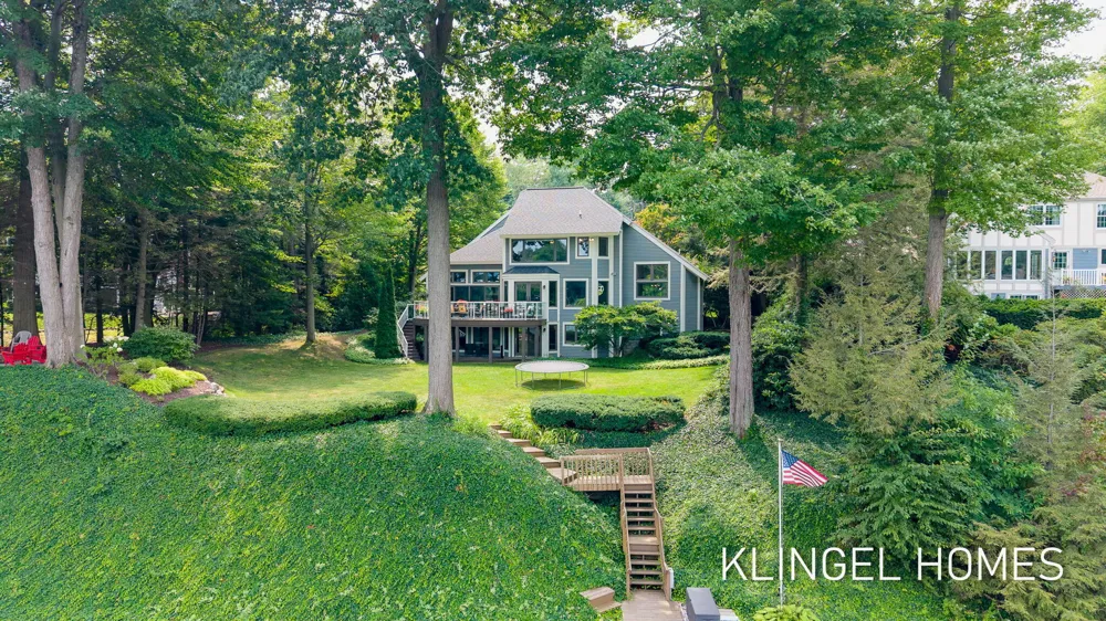 16107 Baird Court Spring Lake, MI 49456