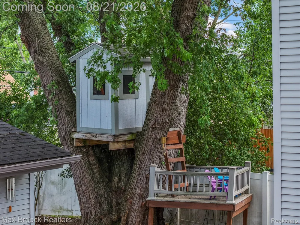 3162 Phillips Avenue Berkley City, MI 48072