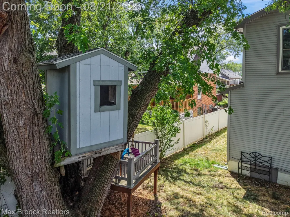 3162 Phillips Avenue Berkley City, MI 48072