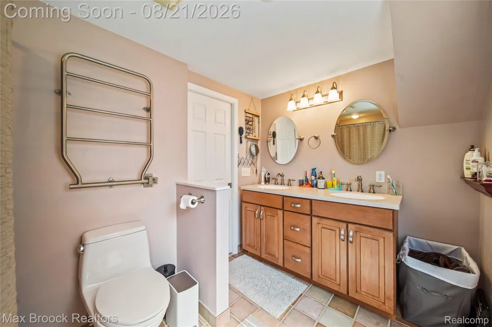 3162 Phillips Avenue Berkley City, MI 48072