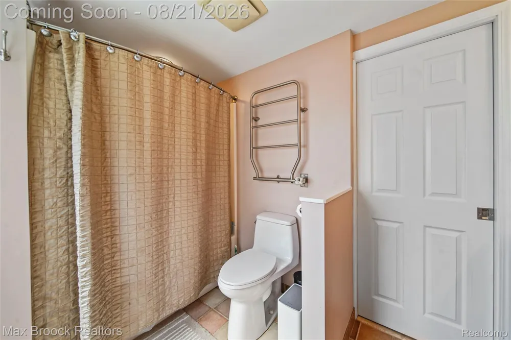 3162 Phillips Avenue Berkley City, MI 48072