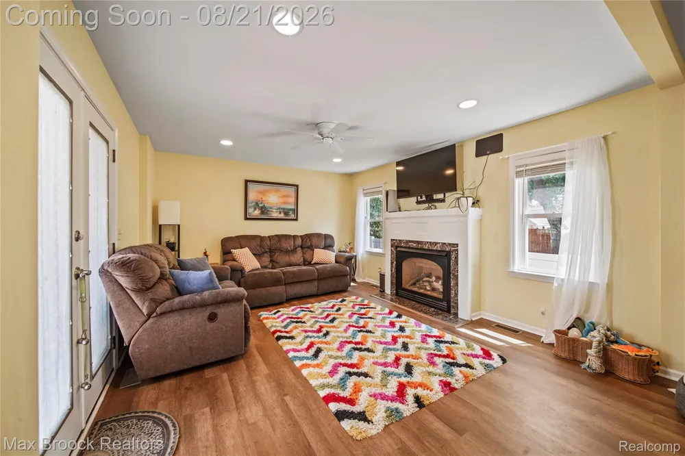 3162 Phillips Avenue Berkley City, MI 48072