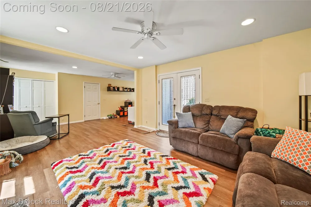 3162 Phillips Avenue Berkley City, MI 48072