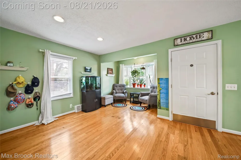 3162 Phillips Avenue Berkley City, MI 48072