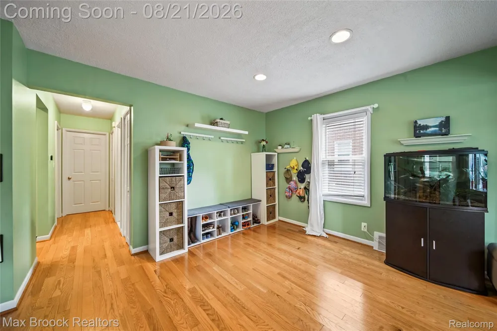 3162 Phillips Avenue Berkley City, MI 48072