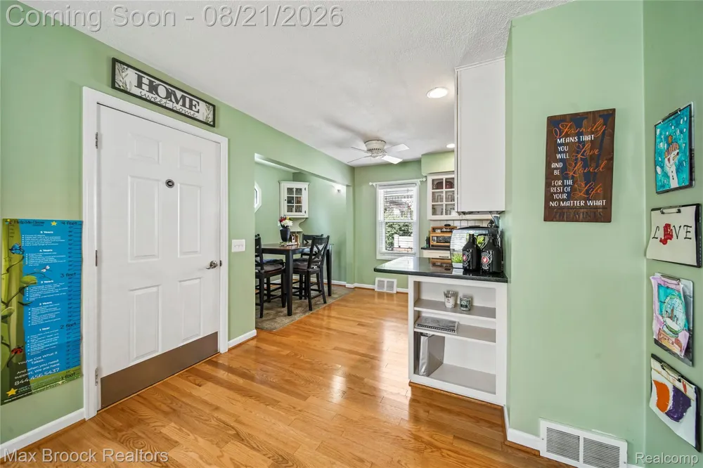 3162 Phillips Avenue Berkley City, MI 48072