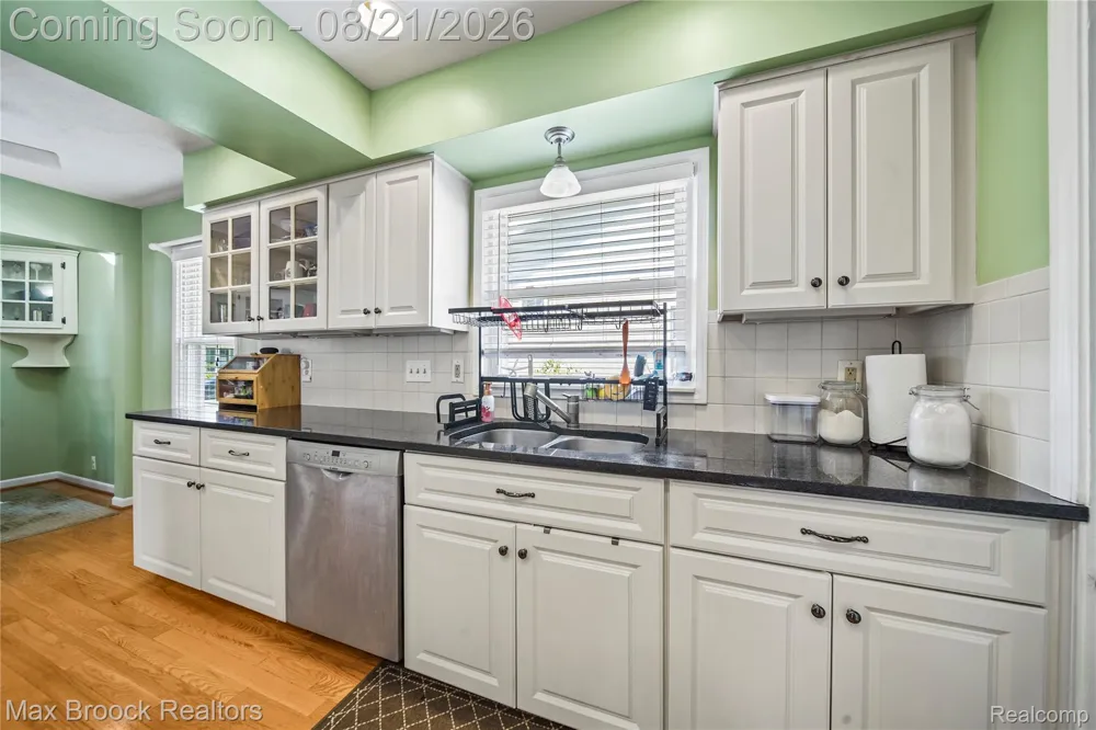 3162 Phillips Avenue Berkley City, MI 48072