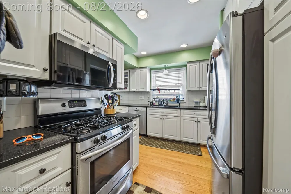 3162 Phillips Avenue Berkley City, MI 48072