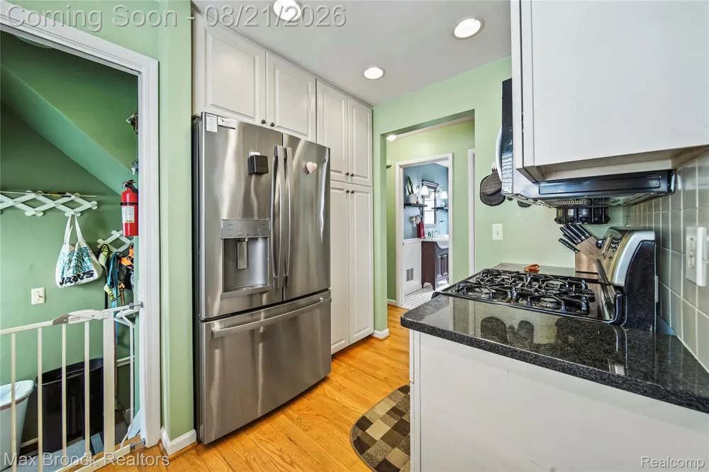 3162 Phillips Avenue Berkley City, MI 48072