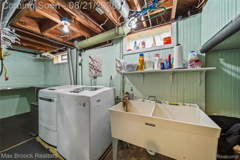 3162 Phillips Avenue Berkley City, MI 48072