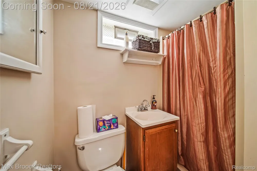 3162 Phillips Avenue Berkley City, MI 48072