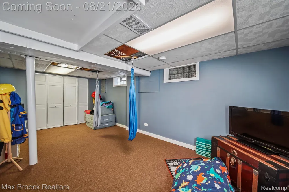 3162 Phillips Avenue Berkley City, MI 48072