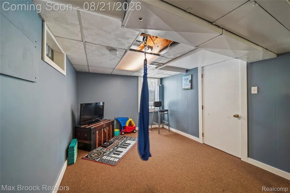 3162 Phillips Avenue Berkley City, MI 48072