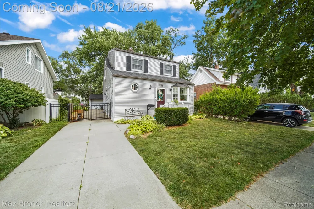 3162 Phillips Avenue Berkley City, MI 48072