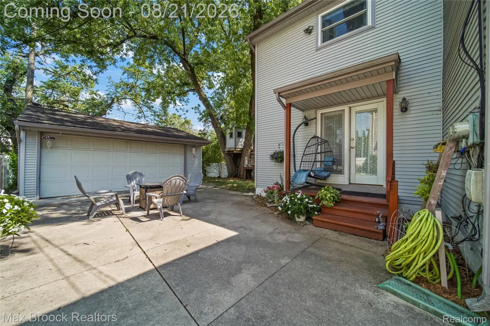 3162 Phillips Avenue Berkley City, MI 48072