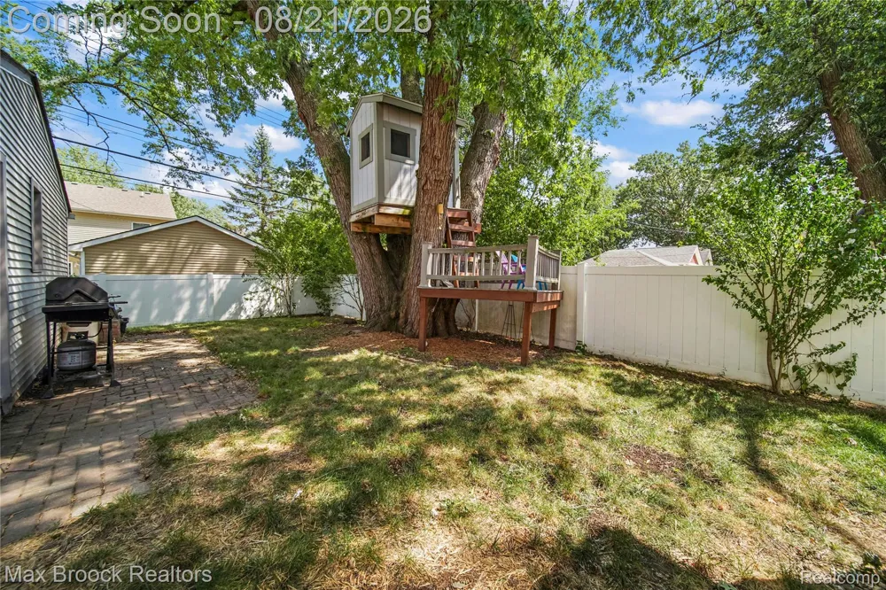 3162 Phillips Avenue Berkley City, MI 48072