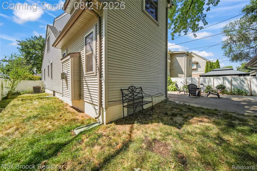 3162 Phillips Avenue Berkley City, MI 48072