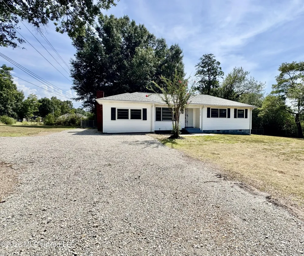 1216 W Main Street Senatobia, MS 38668